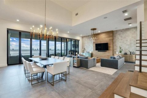 Casa en alquiler en Tampa, Florida, 6 dormitorios, 608.6 m2 № 1262485 - foto 11