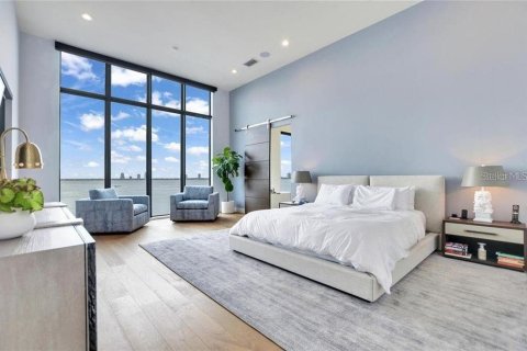 Casa en alquiler en Tampa, Florida, 6 dormitorios, 608.6 m2 № 1262485 - foto 14