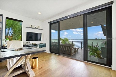 Casa en alquiler en Tampa, Florida, 6 dormitorios, 608.6 m2 № 1262485 - foto 19
