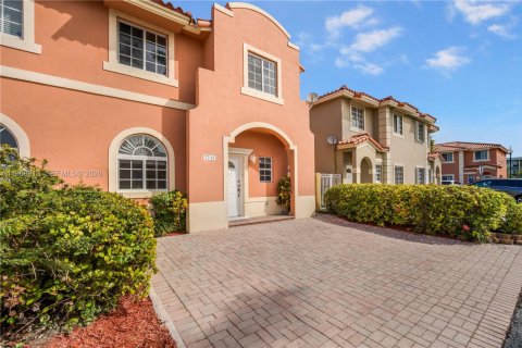 Adosado en Miami, Florida 3 dormitorios, 127.09 m2 № 2031813