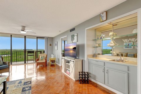 Condo in St. Lucie, Florida, 2 bedrooms № 2246524 - photo 10