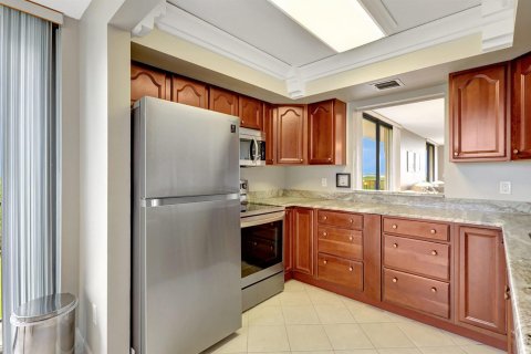 Condo in St. Lucie, Florida, 2 bedrooms № 2246524 - photo 5