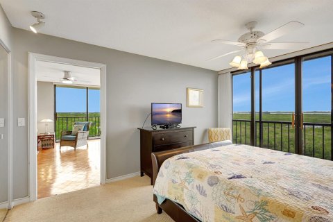 Condo in St. Lucie, Florida, 2 bedrooms № 2246524 - photo 16