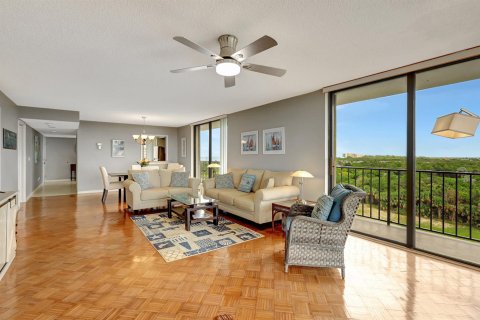 Condo in St. Lucie, Florida, 2 bedrooms № 2246524 - photo 13