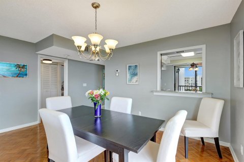 Condo in St. Lucie, Florida, 2 bedrooms № 2246524 - photo 9
