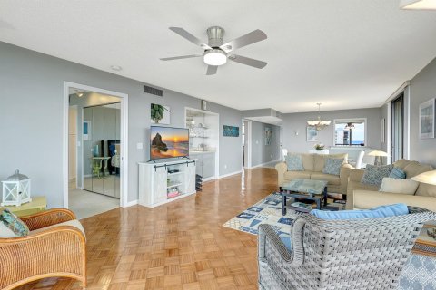 Condo in St. Lucie, Florida, 2 bedrooms № 2246524 - photo 14