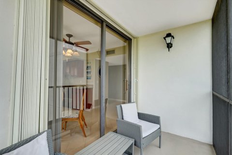 Condo in St. Lucie, Florida, 2 bedrooms № 2246524 - photo 23