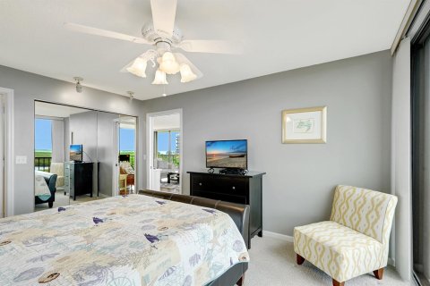 Condo in St. Lucie, Florida, 2 bedrooms № 2246524 - photo 17