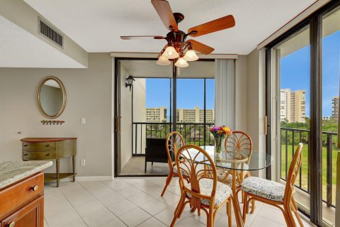 Condo in St. Lucie, Florida, 2 bedrooms № 2246524 - photo 4