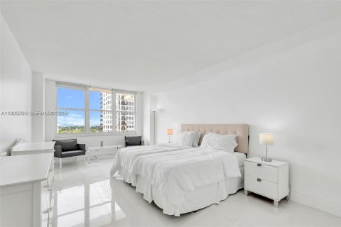 Condo in Miami Beach, Florida, 2 bedrooms № 1991624 - photo 16