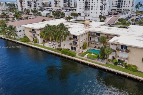 Copropriété à louer à Hollywood, Floride: 1 chambre, 69.68 m2 № 1488371 - photo 16