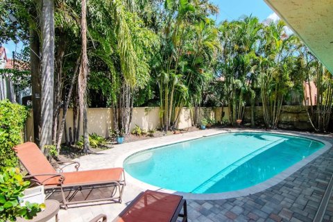 House in Tampa, Florida 4 bedrooms, 254.18 sq.m. № 1810345 - photo 3