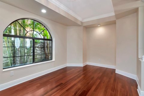 House in Tampa, Florida 4 bedrooms, 254.18 sq.m. № 1810345 - photo 11