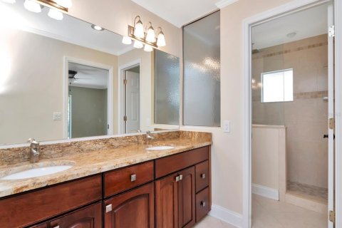 House in Tampa, Florida 4 bedrooms, 254.18 sq.m. № 1810345 - photo 28