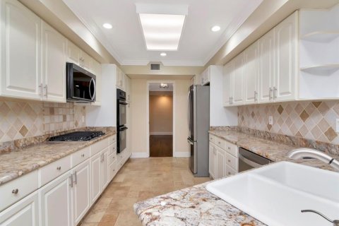 House in Tampa, Florida 4 bedrooms, 254.18 sq.m. № 1810345 - photo 22