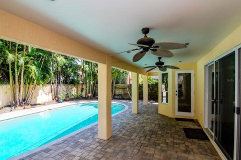 House in Tampa, Florida 4 bedrooms, 254.18 sq.m. № 1810345 - photo 4