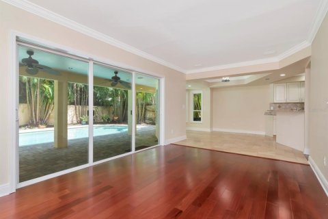 House in Tampa, Florida 4 bedrooms, 254.18 sq.m. № 1810345 - photo 16