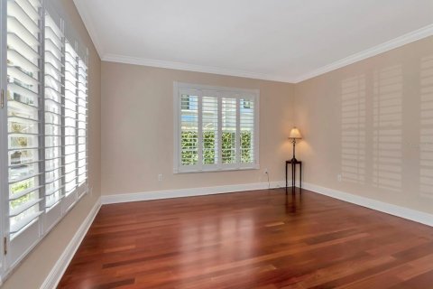 House in Tampa, Florida 4 bedrooms, 254.18 sq.m. № 1810345 - photo 10