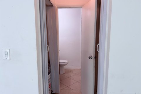 Propiedad comercial en venta en Fort Lauderdale, Florida, 168.15 m2 № 2405944 - foto 20