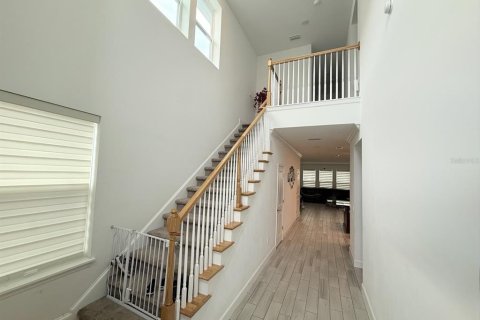 House in Winter Garden, Florida 5 bedrooms, 238.67 sq.m. № 2204197 - photo 3
