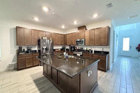 House in Winter Garden, Florida 5 bedrooms, 238.67 sq.m. № 2204197 - photo 4