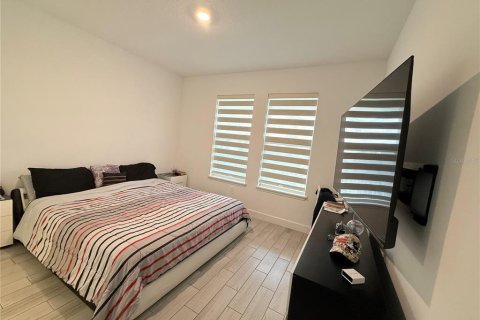 House in Winter Garden, Florida 5 bedrooms, 238.67 sq.m. № 2204197 - photo 8