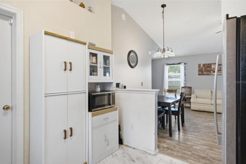House in Orlando, Florida 3 bedrooms, 98.38 sq.m. № 2217831 - photo 14
