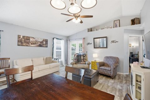 House in Orlando, Florida 3 bedrooms, 98.38 sq.m. № 2217831 - photo 18