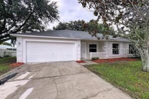 House in Titusville, Florida 4 bedrooms, 120.68 sq.m. № 2308908