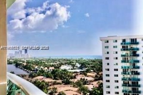 Condo in Sunny Isles Beach, Florida, 2 bedrooms  № 2010188 - photo 4