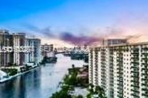 Condo in Sunny Isles Beach, Florida, 2 bedrooms  № 2010188