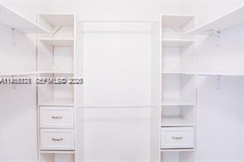 Condo in Sunny Isles Beach, Florida, 2 bedrooms  № 2010188 - photo 12