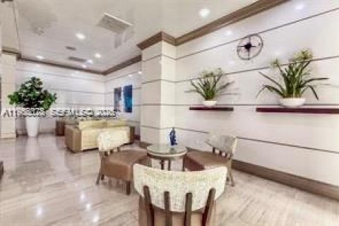 Condo in Sunny Isles Beach, Florida, 2 bedrooms  № 2010188 - photo 27