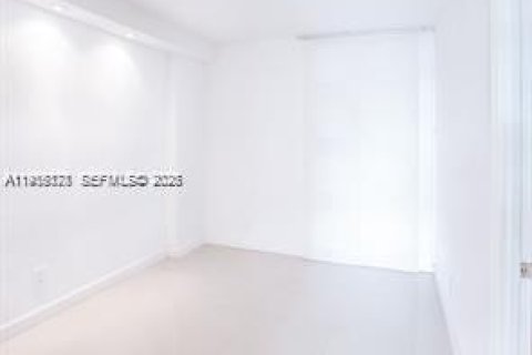 Condo in Sunny Isles Beach, Florida, 2 bedrooms  № 2010188 - photo 16