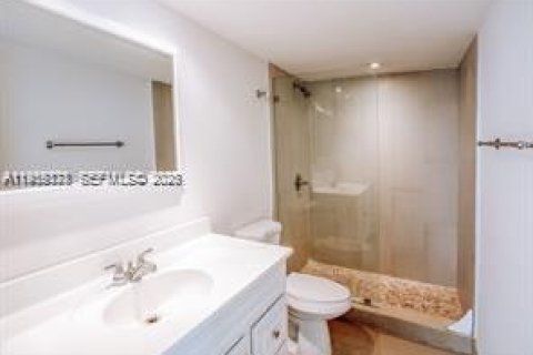 Condo in Sunny Isles Beach, Florida, 2 bedrooms  № 2010188 - photo 18