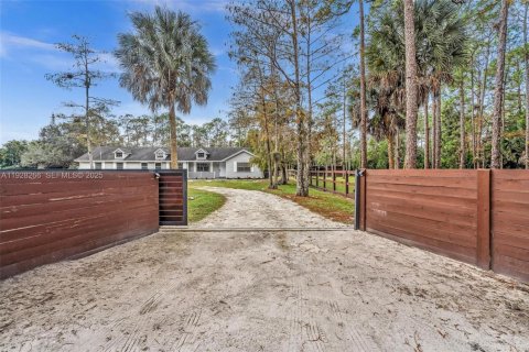 Villa ou maison à vendre à Loxahatchee Groves, Floride: 3 chambres, 188.5 m2 № 2079987 - photo 3