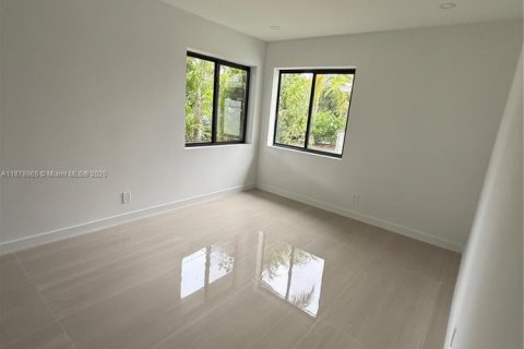 Casa en alquiler en Wilton Manors, Florida, 2 dormitorios, 121.14 m2 № 1925378 - foto 6