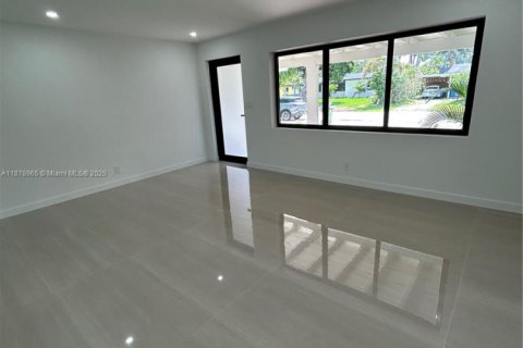 Villa ou maison à louer à Wilton Manors, Floride: 2 chambres, 121.14 m2 № 1925378 - photo 4