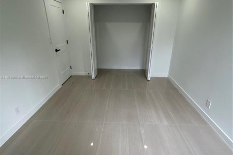 Casa en alquiler en Wilton Manors, Florida, 2 dormitorios, 121.14 m2 № 1925378 - foto 8