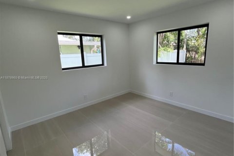 Casa en alquiler en Wilton Manors, Florida, 2 dormitorios, 121.14 m2 № 1925378 - foto 7