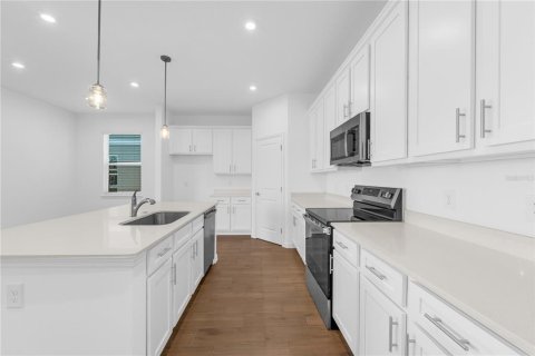 House in Davenport, Florida 4 bedrooms, 174.28 sq.m. № 2100986 - photo 10