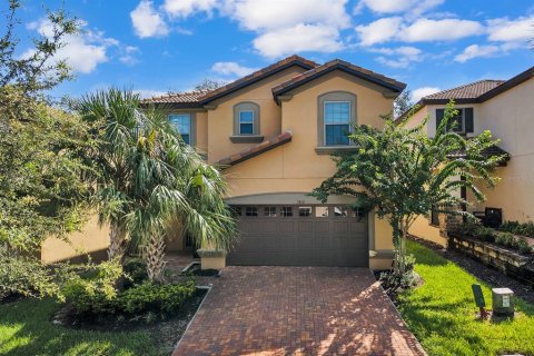 Casa en venta en Kissimmee, Florida, 7 dormitorios, 307.88 m2 № 1544307 - foto 1