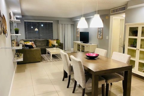 Copropriété à vendre à Hallandale Beach, Floride: 1 chambre № 1981191 - photo 6