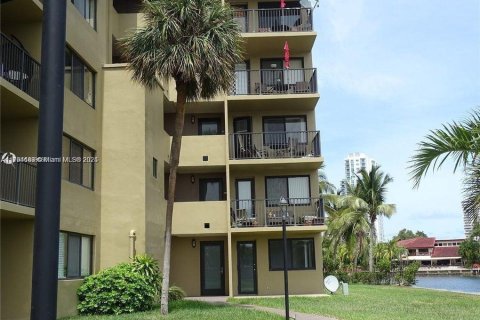 Copropriété à vendre à Hallandale Beach, Floride: 1 chambre № 1981191 - photo 12