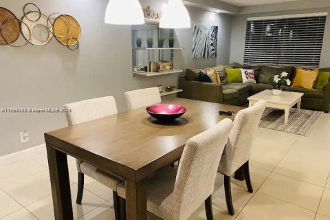 Copropriété à vendre à Hallandale Beach, Floride: 1 chambre № 1981191 - photo 5