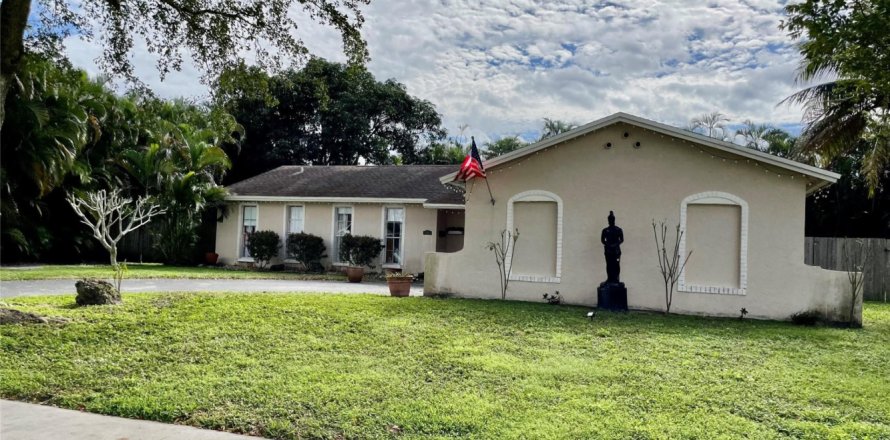 House in Plantation, Florida 4 bedrooms, 166.67 sq.m. № 961462