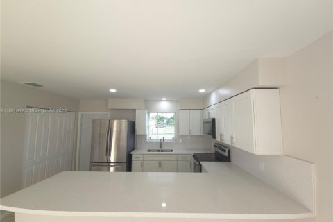 Купить виллу или дом в Хомстед, Флорида 3 спальни, № 1977836 - фото 9