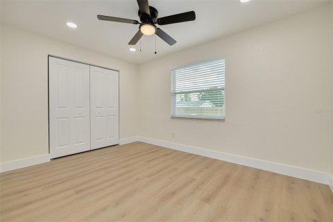 House in Largo, Florida 3 bedrooms, 112.41 sq.m. № 1886196 - photo 24