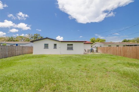 House in Largo, Florida 3 bedrooms, 112.41 sq.m. № 1886196 - photo 16