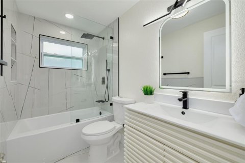House in Largo, Florida 3 bedrooms, 112.41 sq.m. № 1886196 - photo 23